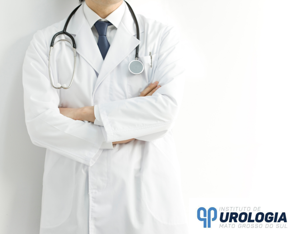Médico urologista e logo da Iuro instituto de urologia ms